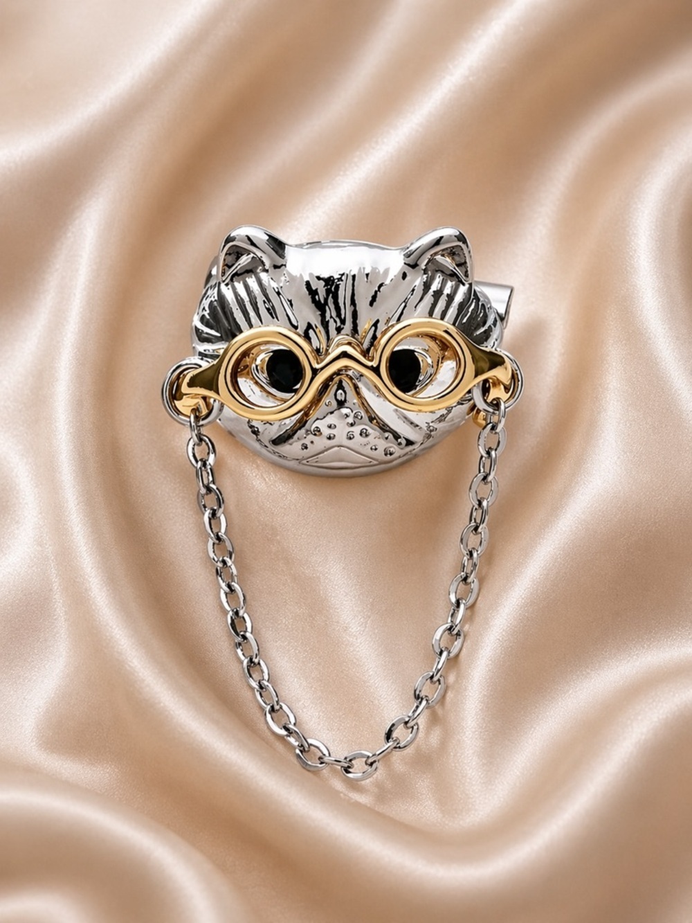Cute Cat Brooch with Chain – Designer Style Glasses Pin